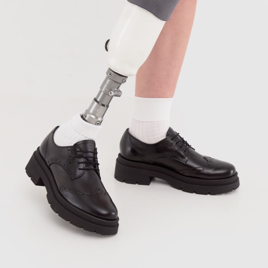 Schuh Lorin Leather Brogue Lace Up Flat Shoes Dr Martens Schweiz Zürich Black