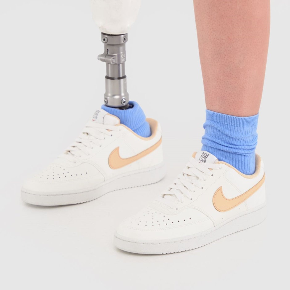 Dr Martens Schweiz Zürich White-orange Nike Court Vision Next Nature Trainers