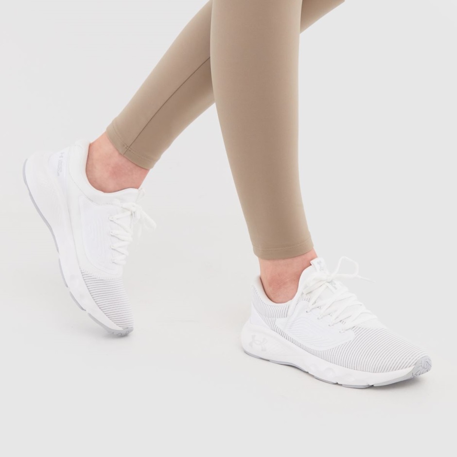 Dr Martens Schweiz Zürich White-grey Under Armour Charged Vantage 2 Trainers