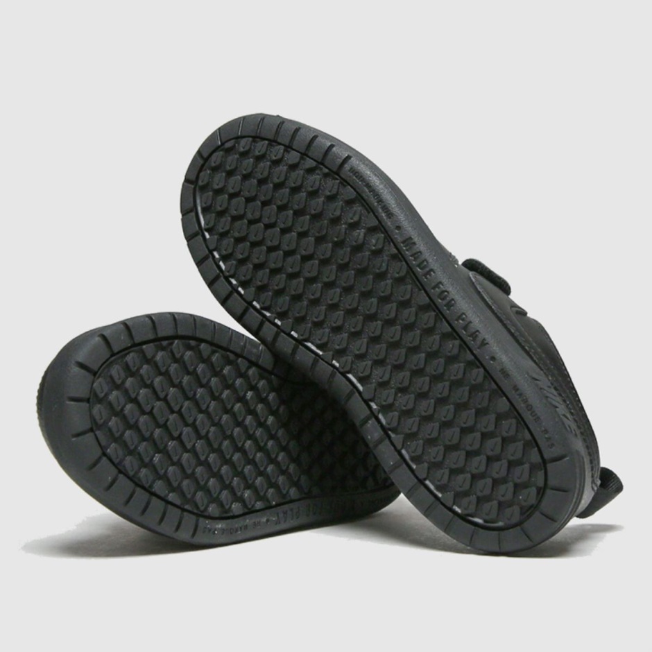 Black Dr Martens Schweiz Nike Pico 5 Junior Trainers