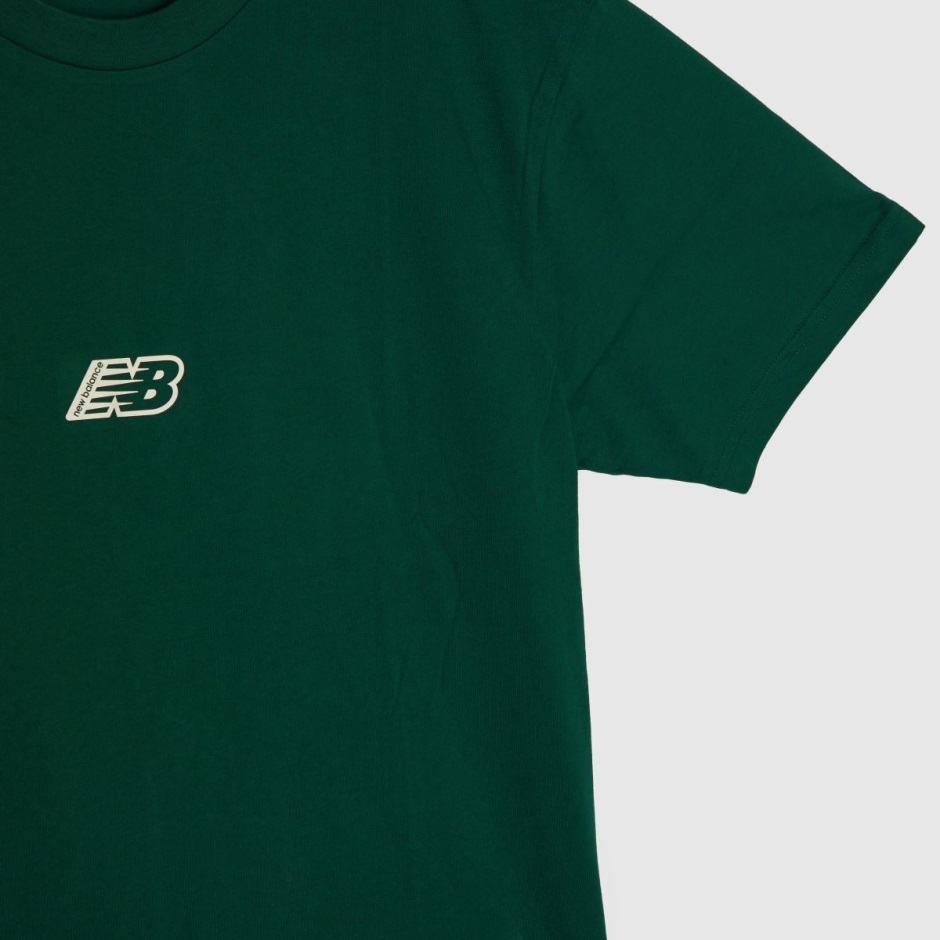 Dr Martens Schweiz Zürich Green New Balance Essentials Graphic T-shirt