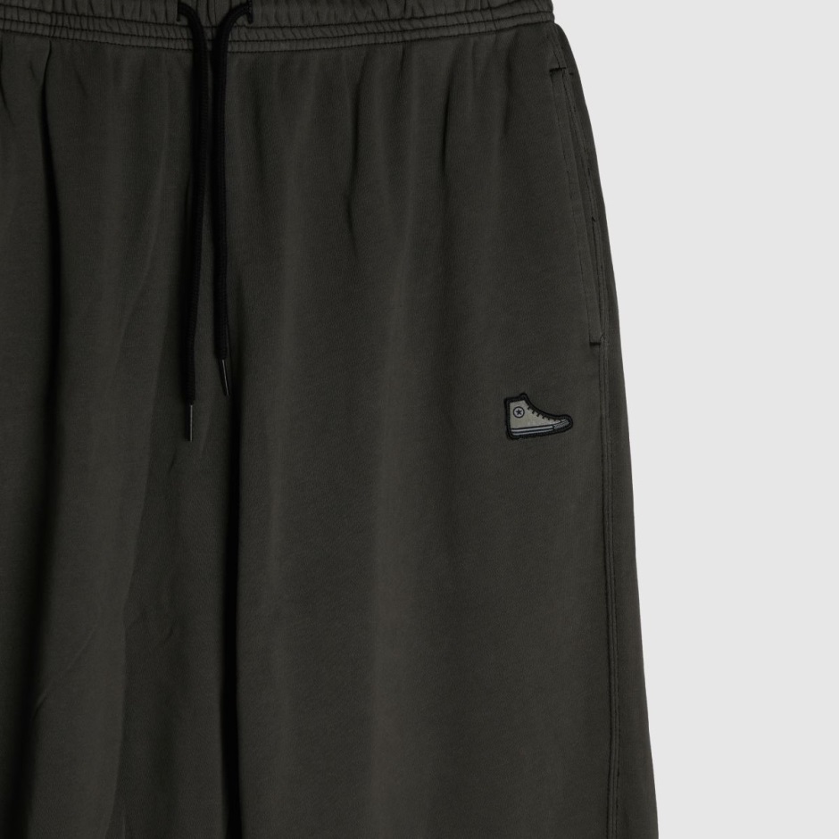 Schwarze Dr Martens Schweiz Converse Sneaker Patch Jogginghose