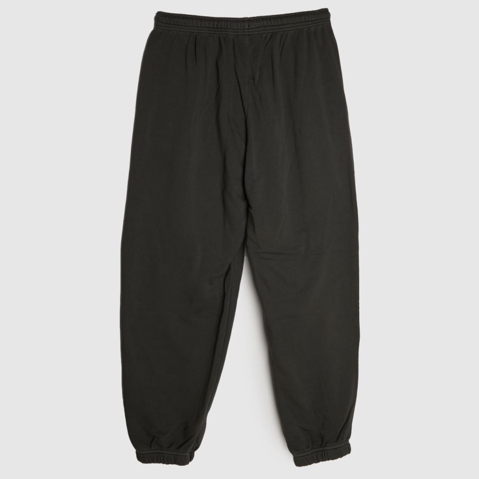 Schwarze Dr Martens Schweiz Converse Sneaker Patch Jogginghose