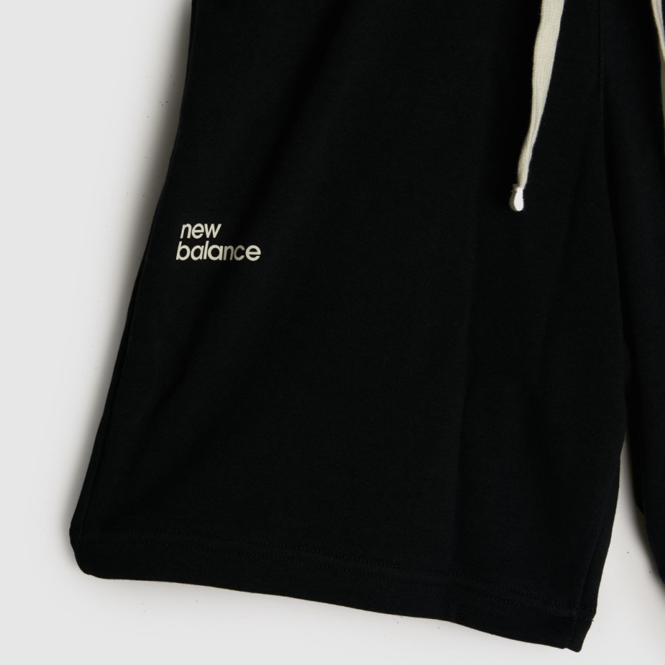 Schwarze Dr Martens Schweiz New Balance Essentials Fleece Shorts